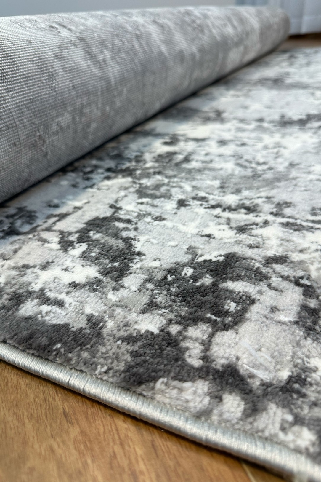 Dara Abstract Grey Large Area Rug