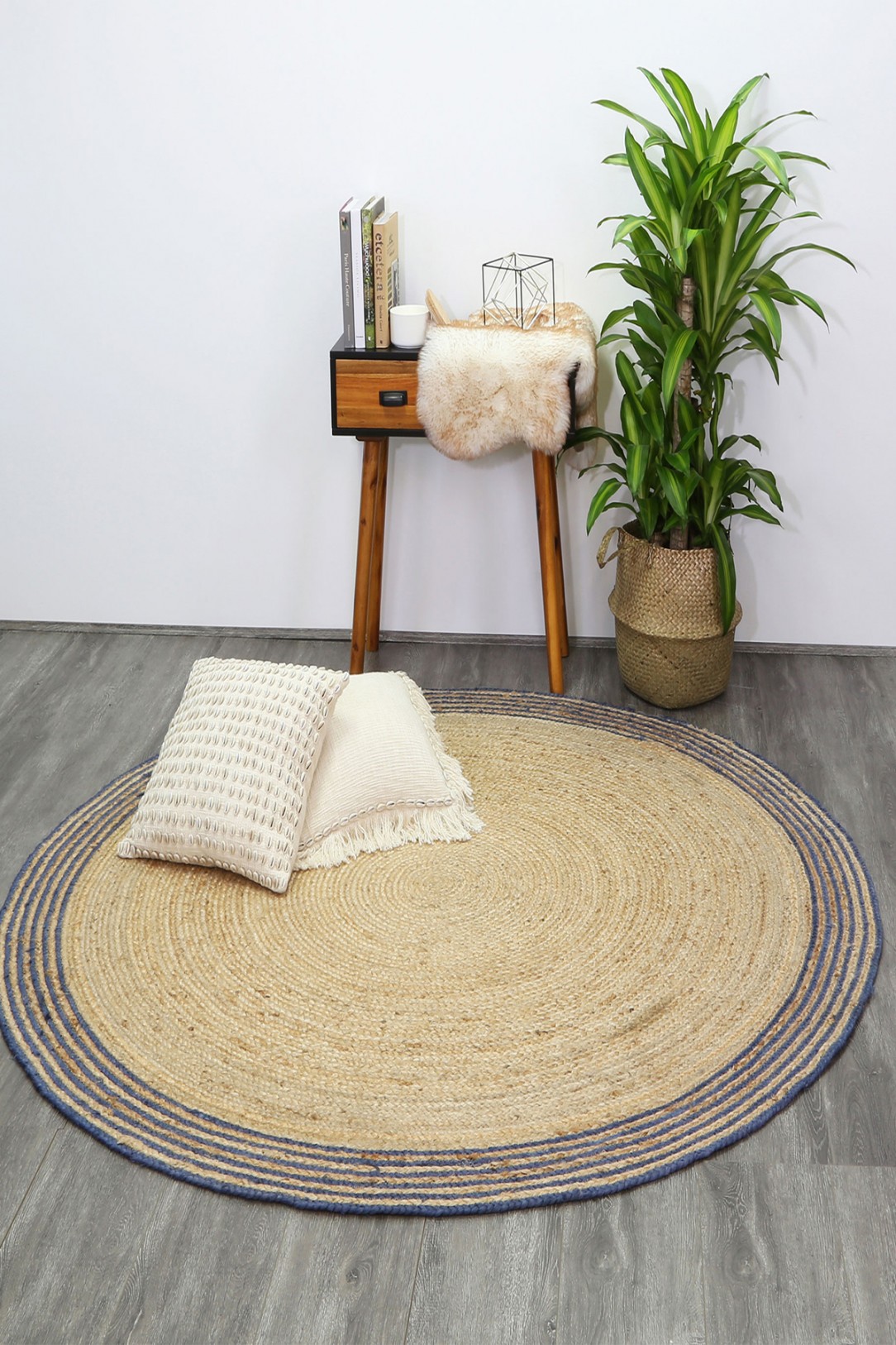 Capri Navy Blue Natural Round Boarder Rug